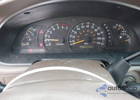 2001 Toyota Tundra Sr5 V8 z USA, uszkodzony, nr VIN 5TBBT44111S167971